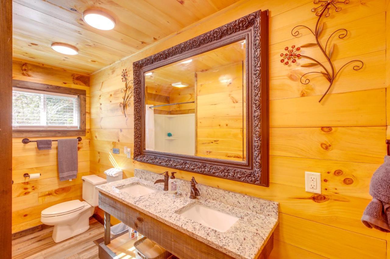 Pet-Friendly Chattanooga Cabin With Hot Tub And Kayaks Exterior photo